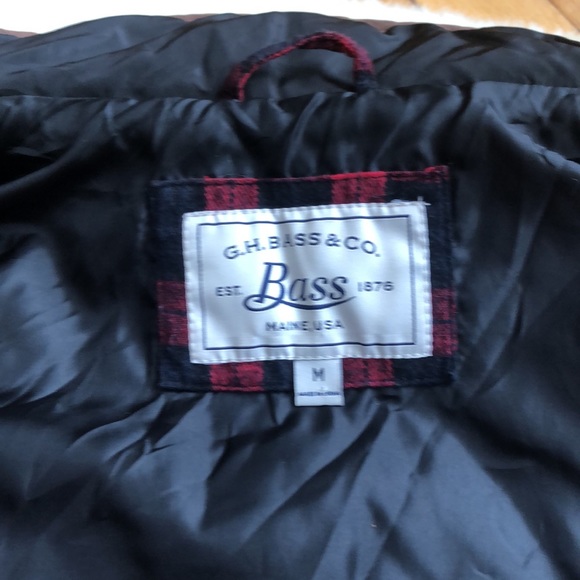 G.H BASS & CO. Women’s quilted vest in lack with brown trim. Size M. - Picture 9 of 12